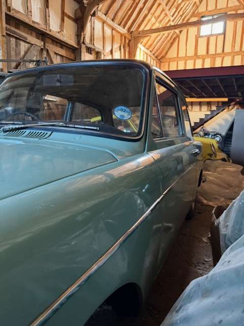 <p>1962 AUSTIN A40</p>