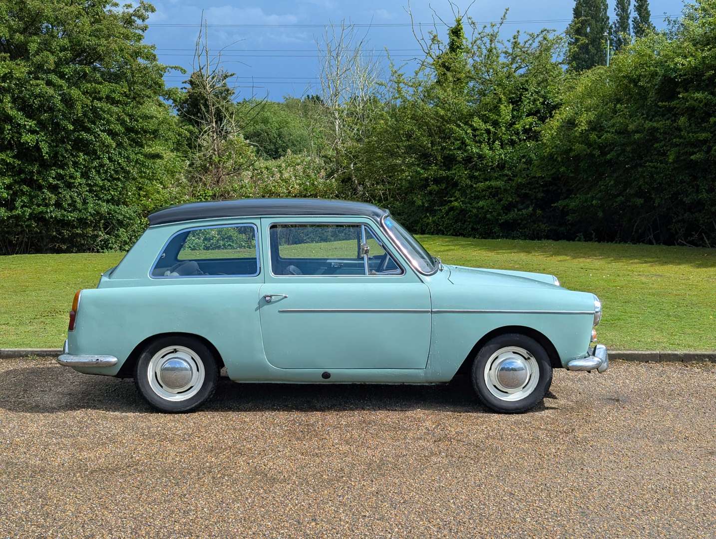 <p>1962 AUSTIN A40 FARINA</p>