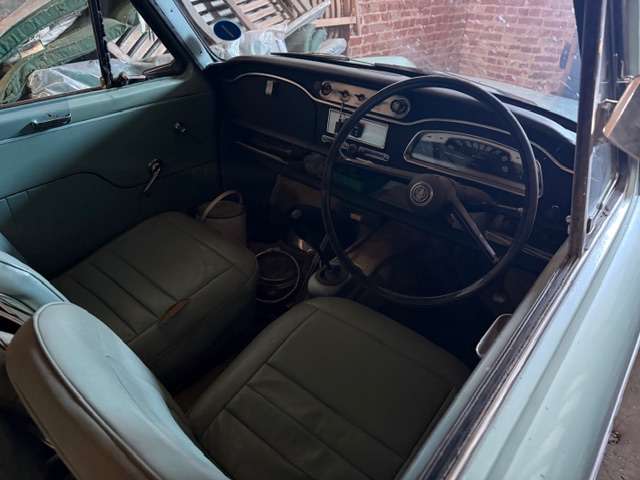 <p>1962 AUSTIN A40</p>