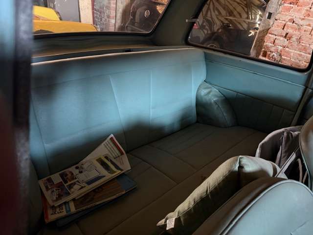 <p>1962 AUSTIN A40</p>