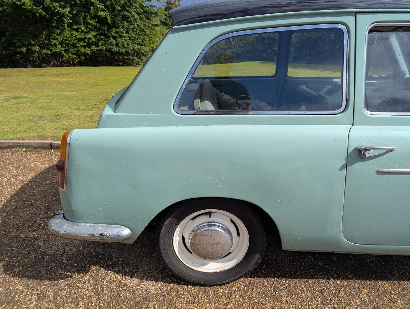 <p>1962 AUSTIN A40 FARINA</p>