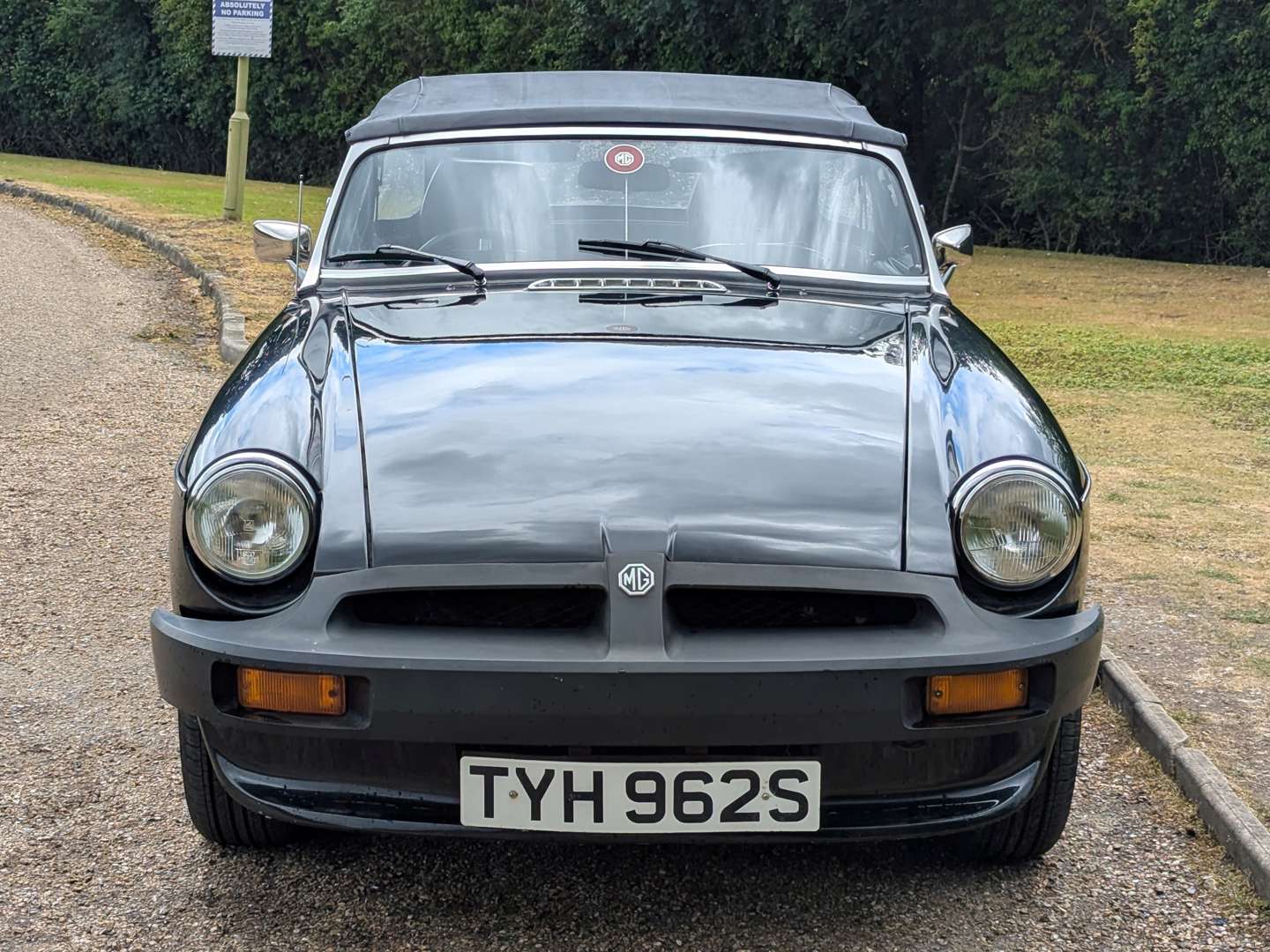 <p>1978 MG B ROADSTER</p>