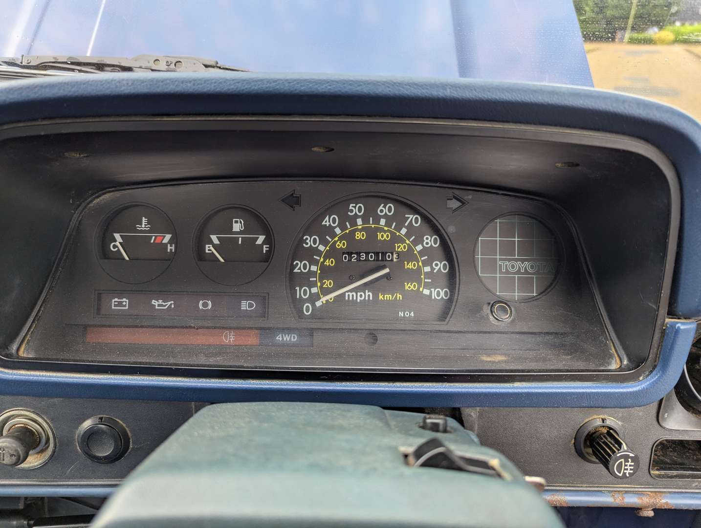<p>1983 TOYOTA HI-LUX</p>