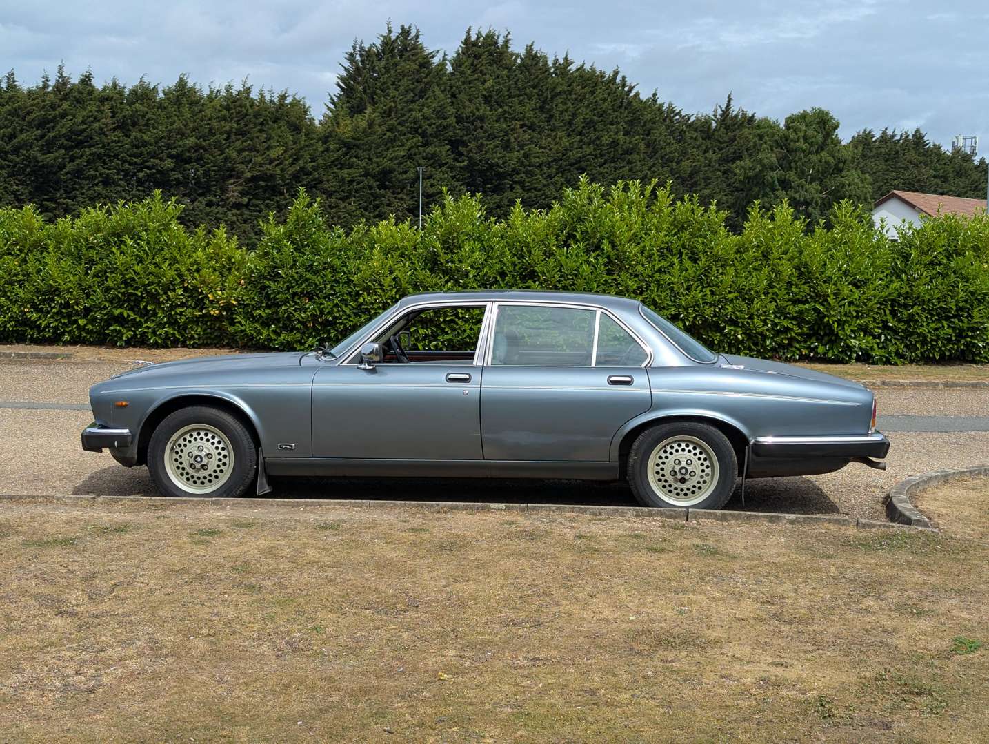 <p>1986 JAGUAR XJ6 SOVEREIGN 4.2 AUTO</p>