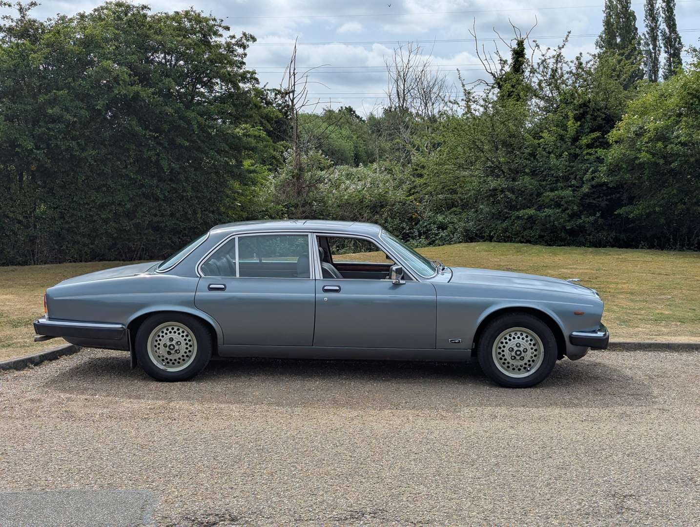 <p>1986 JAGUAR XJ6 SOVEREIGN 4.2 AUTO</p>