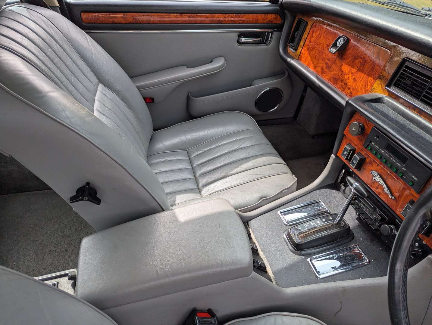<p>1986 JAGUAR XJ6 SOVEREIGN 4.2 AUTO</p>