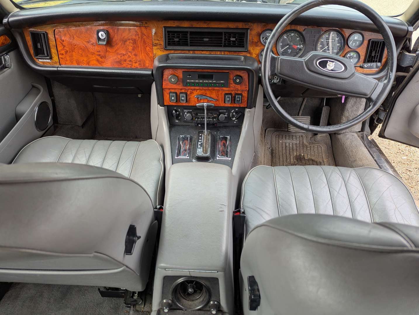 <p>1986 JAGUAR XJ6 SOVEREIGN 4.2 AUTO</p>