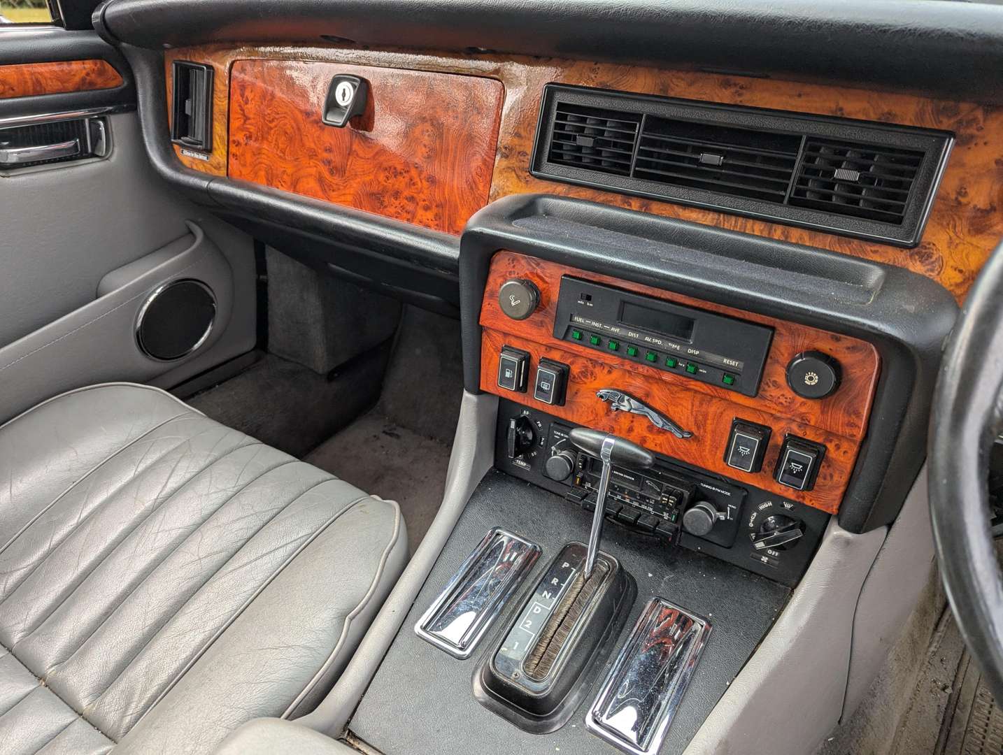 <p>1986 JAGUAR XJ6 SOVEREIGN 4.2 AUTO</p>