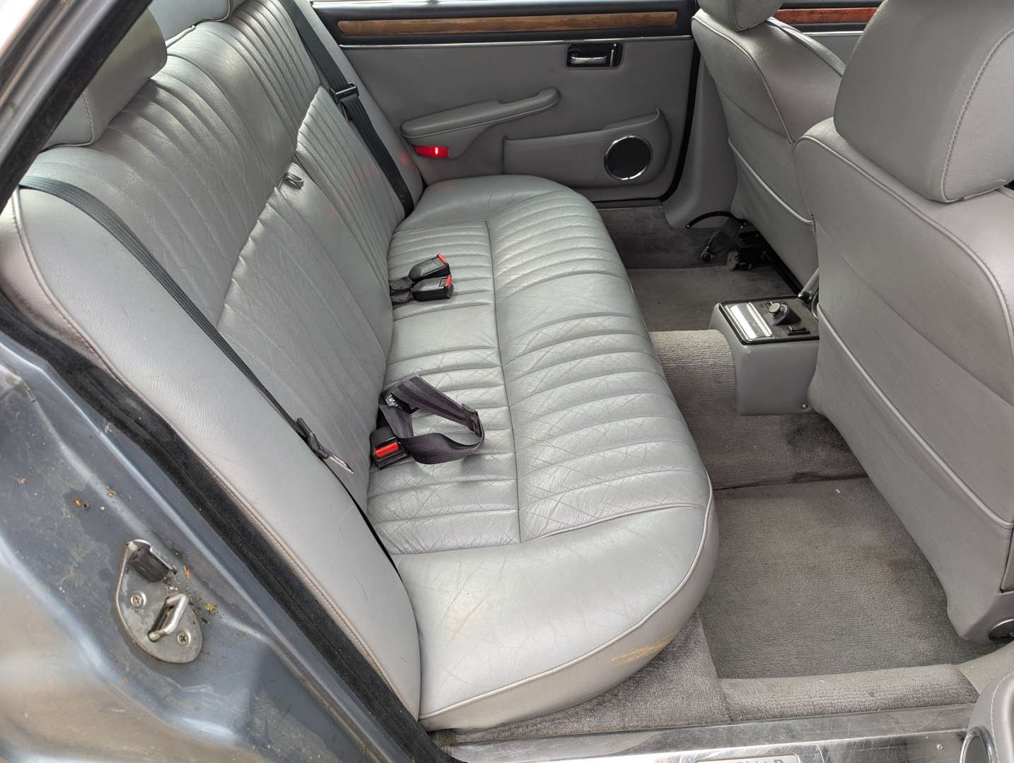 <p>1986 JAGUAR XJ6 SOVEREIGN 4.2 AUTO</p>
