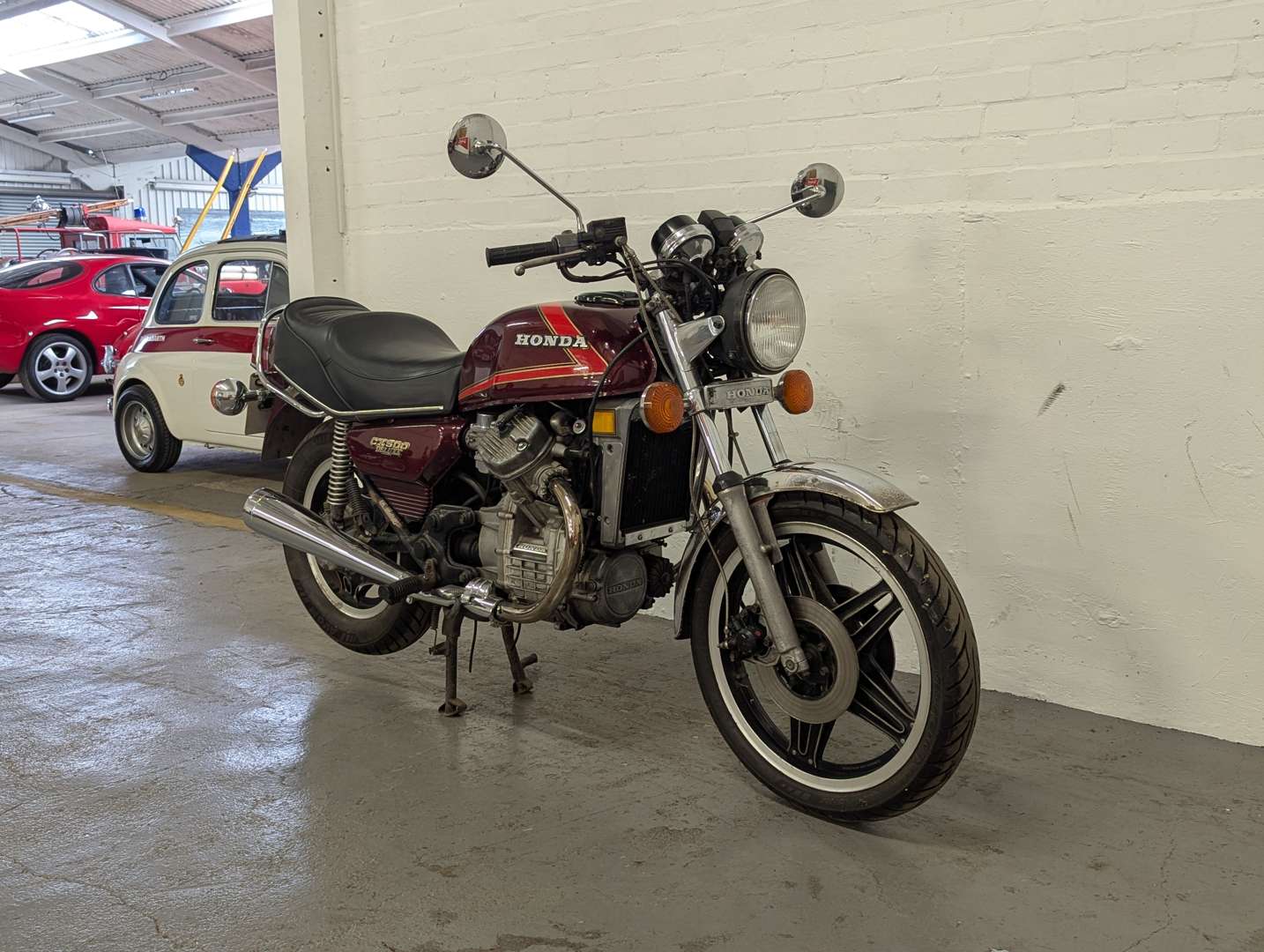 <p>1980 HONDA CX 500 DELUXE</p>