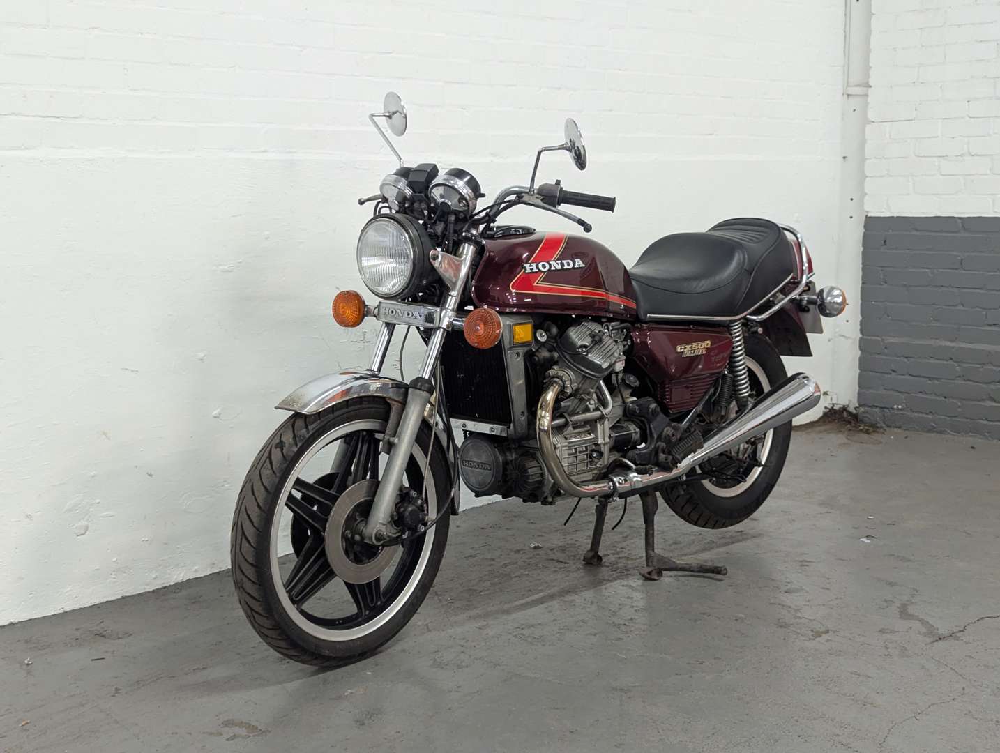 <p>1980 HONDA CX 500 DELUXE</p>