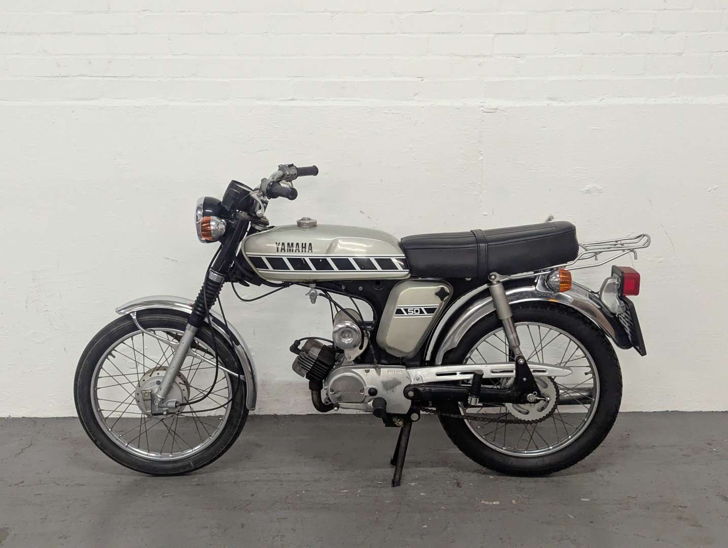 <p>1973 YAMAHA FS1E</p>