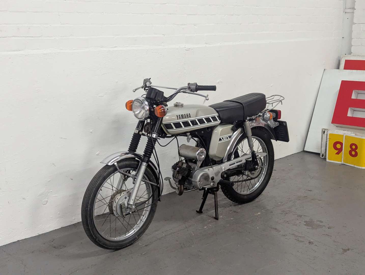 <p>1973 YAMAHA FS1E</p>