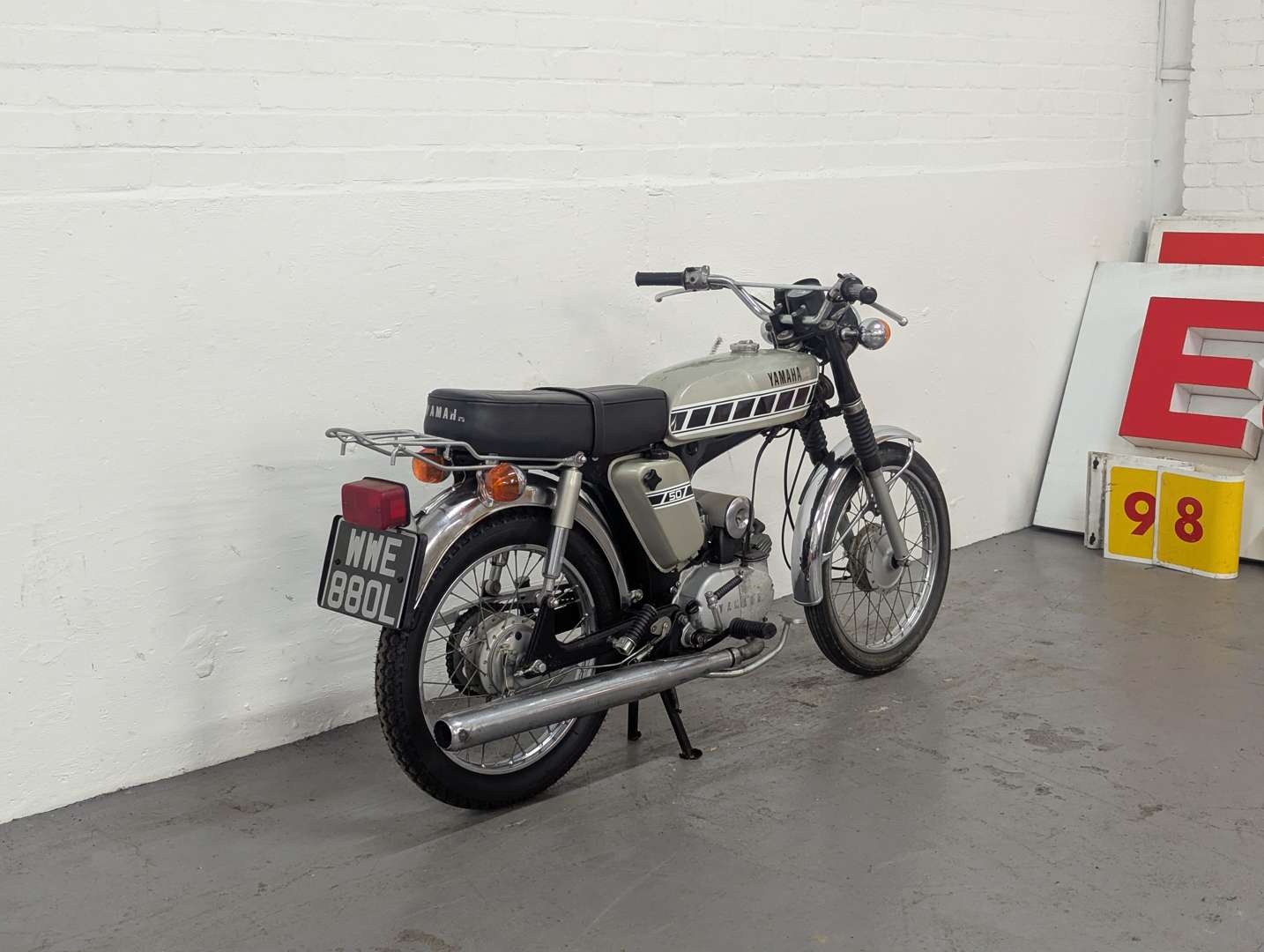 <p>1973 YAMAHA FS1E</p>