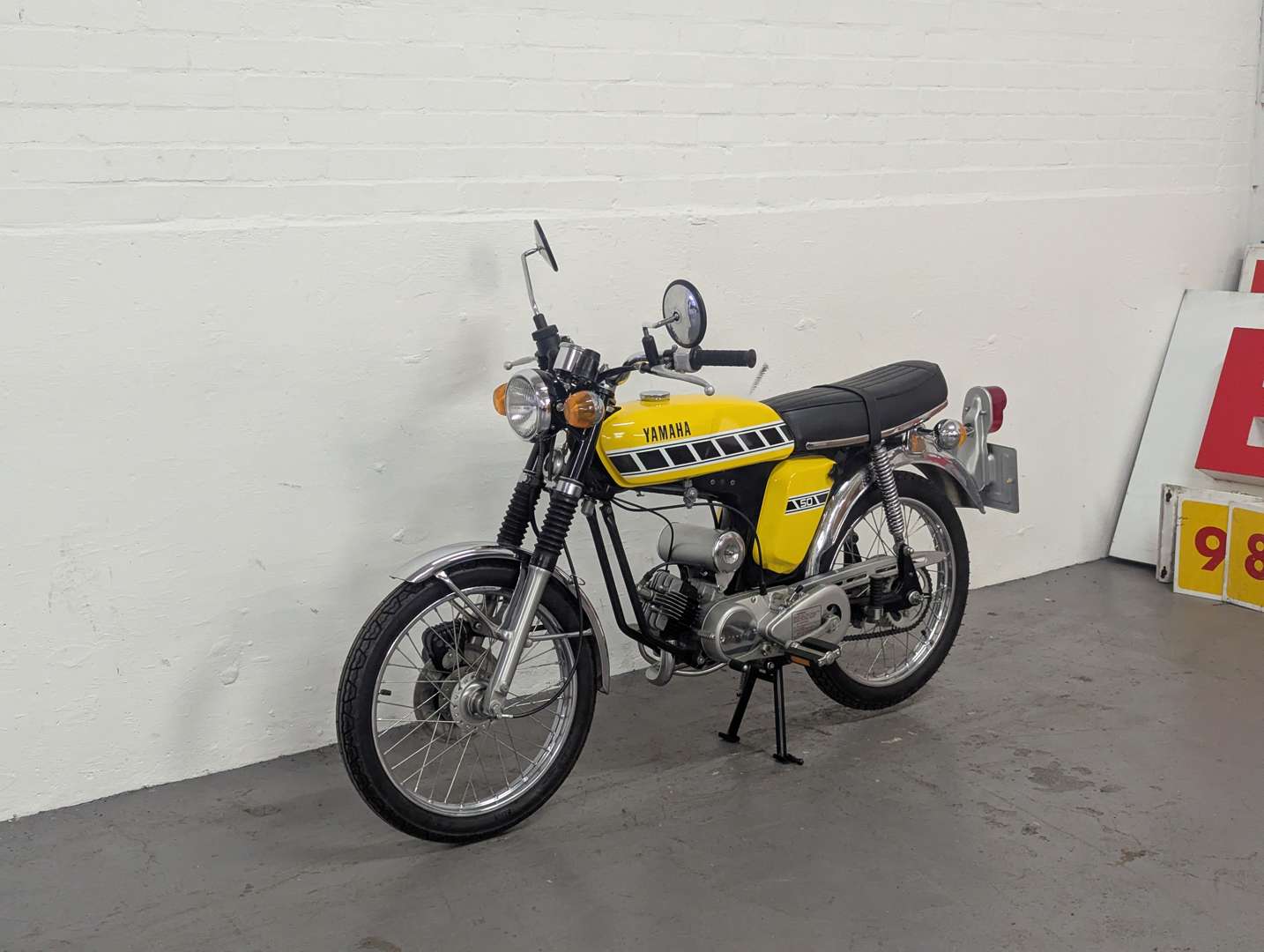 <p>1976 YAMAHA FS1E</p>