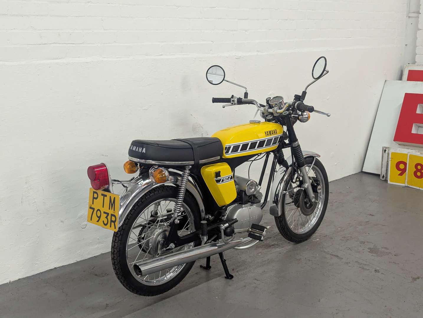 <p>1976 YAMAHA FS1E</p>