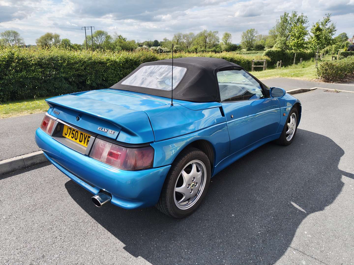 <p>1992 LOTUS ELAN SE TURBO</p>