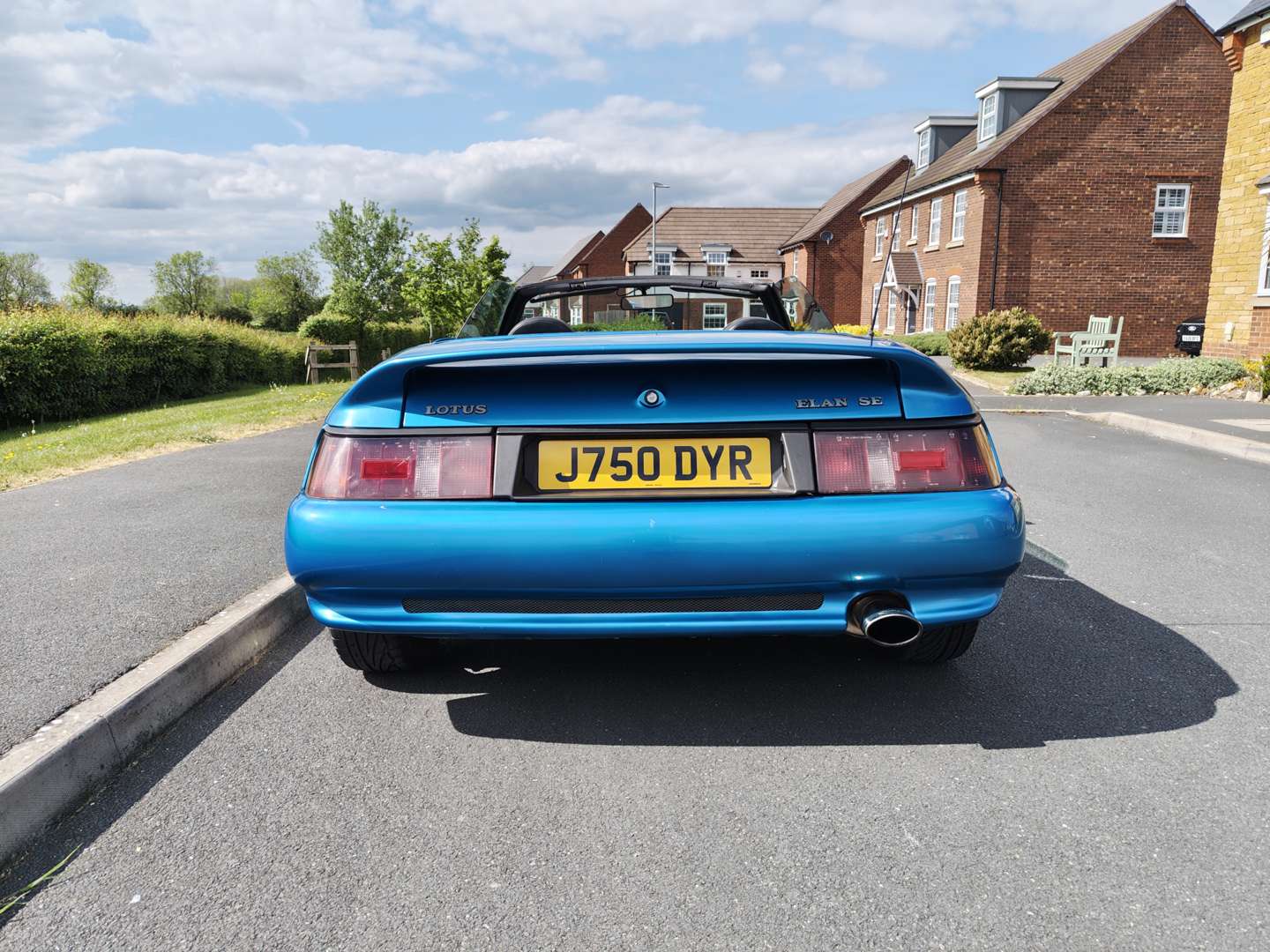 <p>1992 LOTUS ELAN SE TURBO</p>