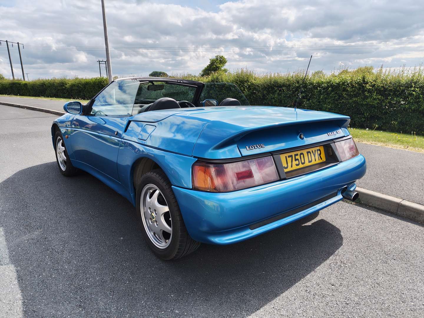 <p>1992 LOTUS ELAN SE TURBO</p>