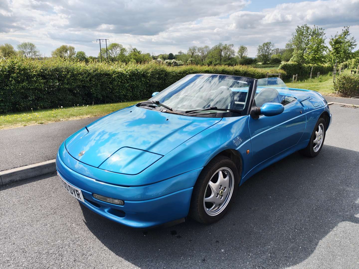 <p>1992 LOTUS ELAN SE TURBO</p>