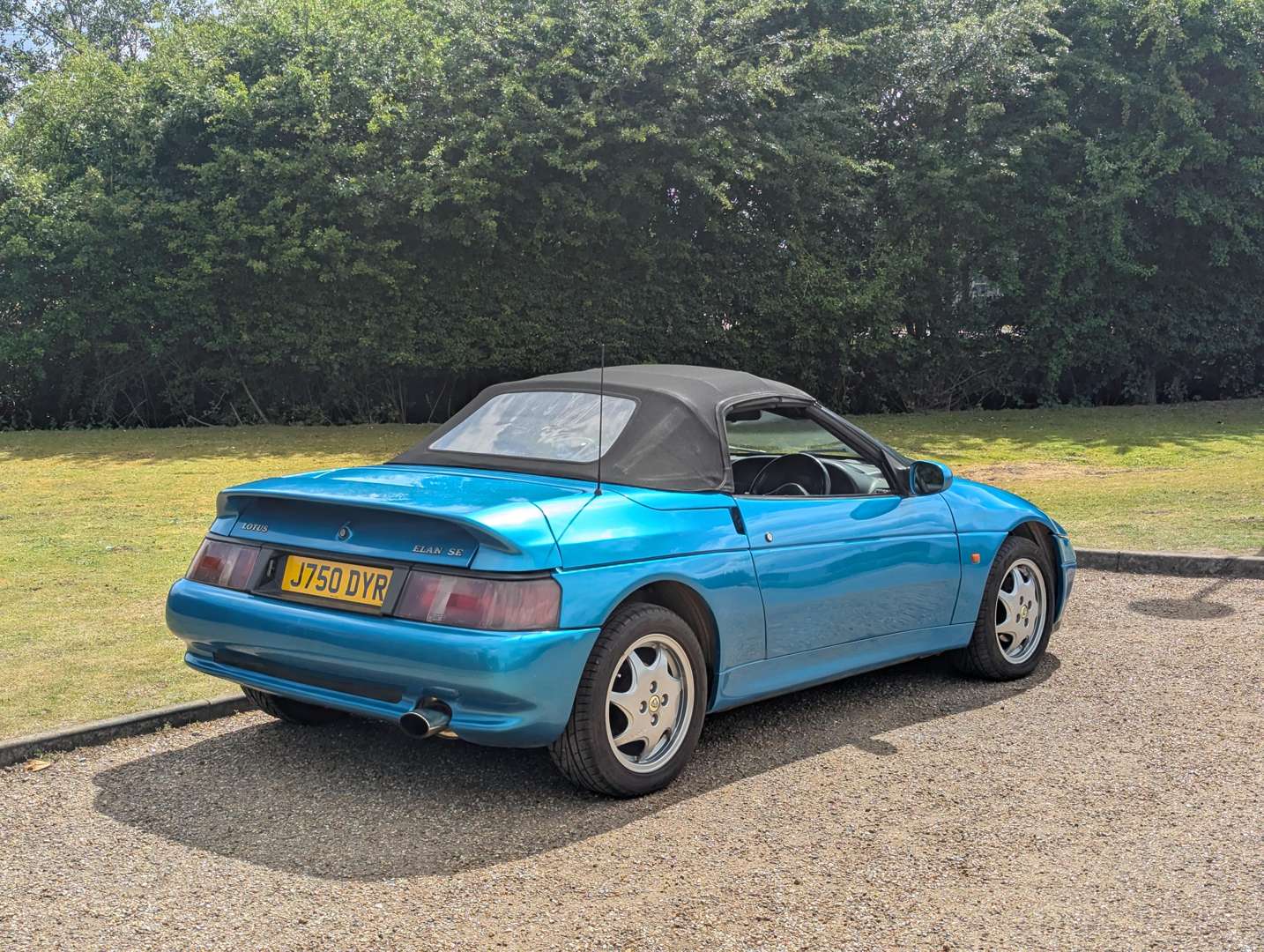 <p>1992 LOTUS ELAN SE TURBO</p>