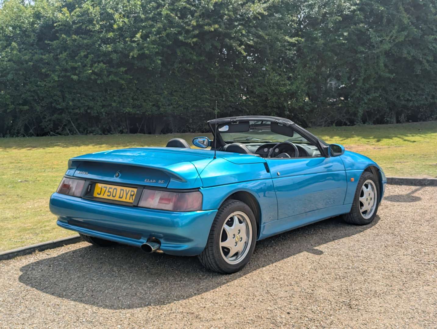 <p>1992 LOTUS ELAN SE TURBO</p>