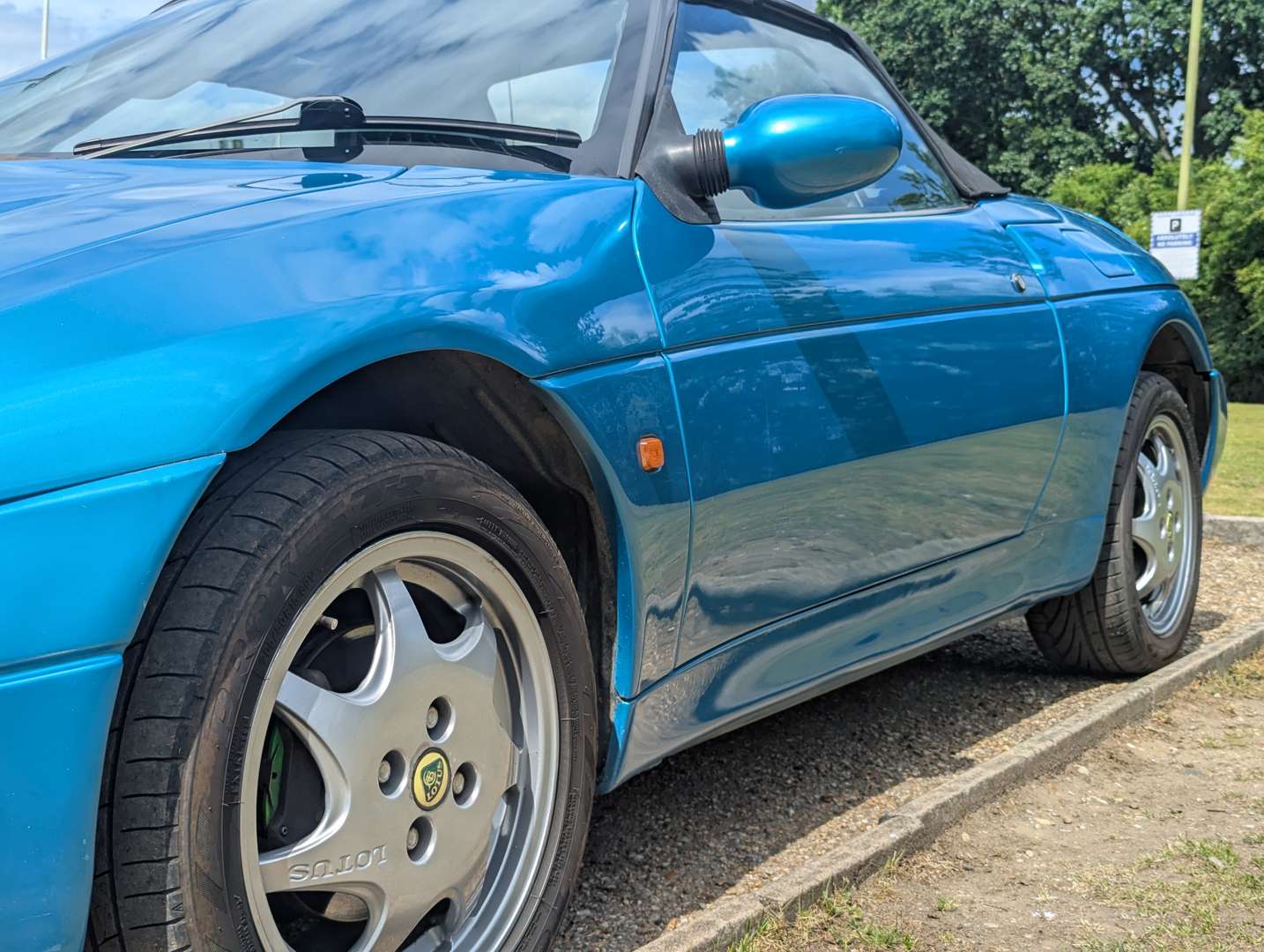 <p>1992 LOTUS ELAN SE TURBO</p>