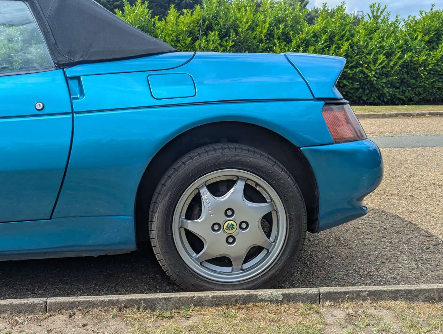 <p>1992 LOTUS ELAN SE TURBO</p>