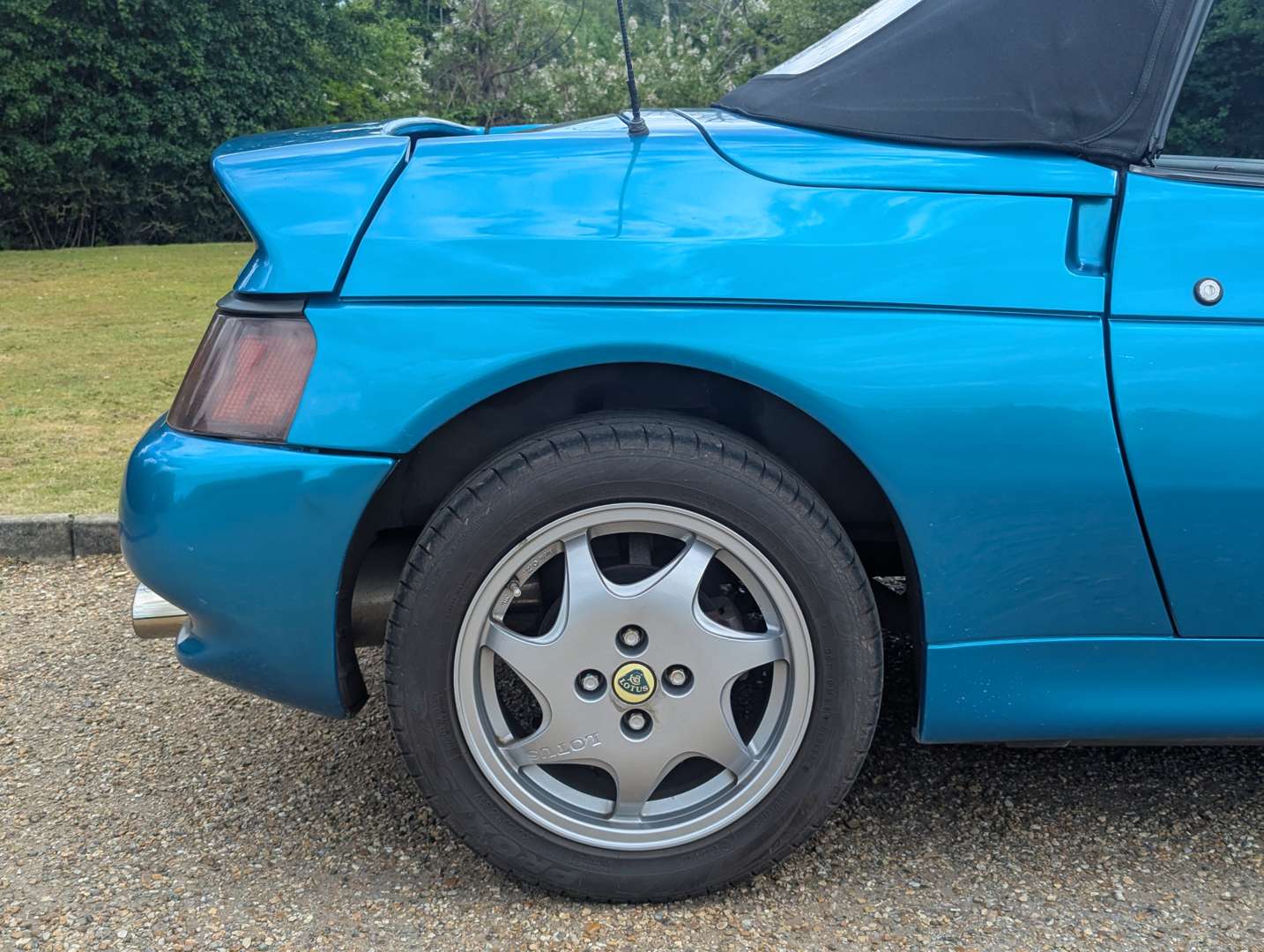 <p>1992 LOTUS ELAN SE TURBO</p>