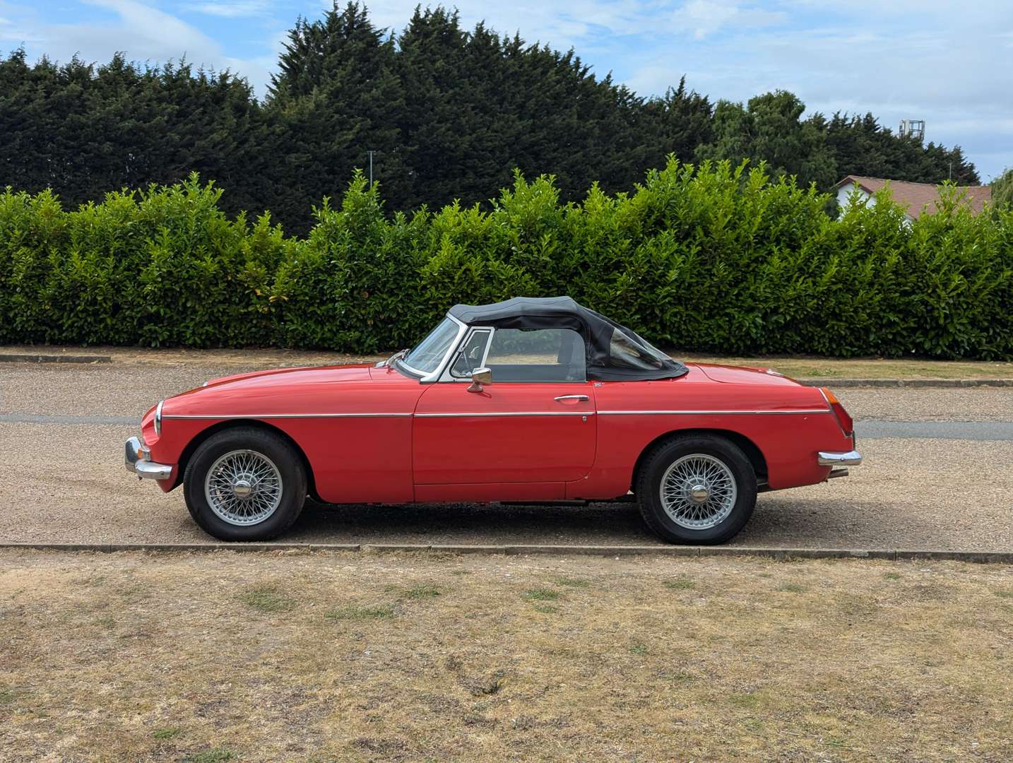 <p>1970 MG B ROADSTER</p>