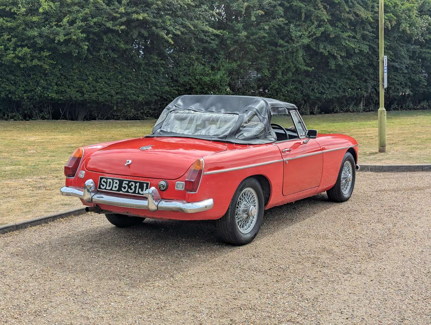 <p>1970 MG B ROADSTER</p>