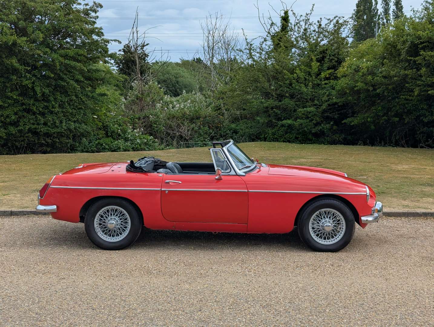 <p>1970 MG B ROADSTER</p>