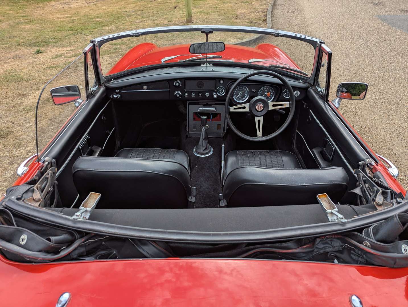 <p>1970 MG B ROADSTER</p>