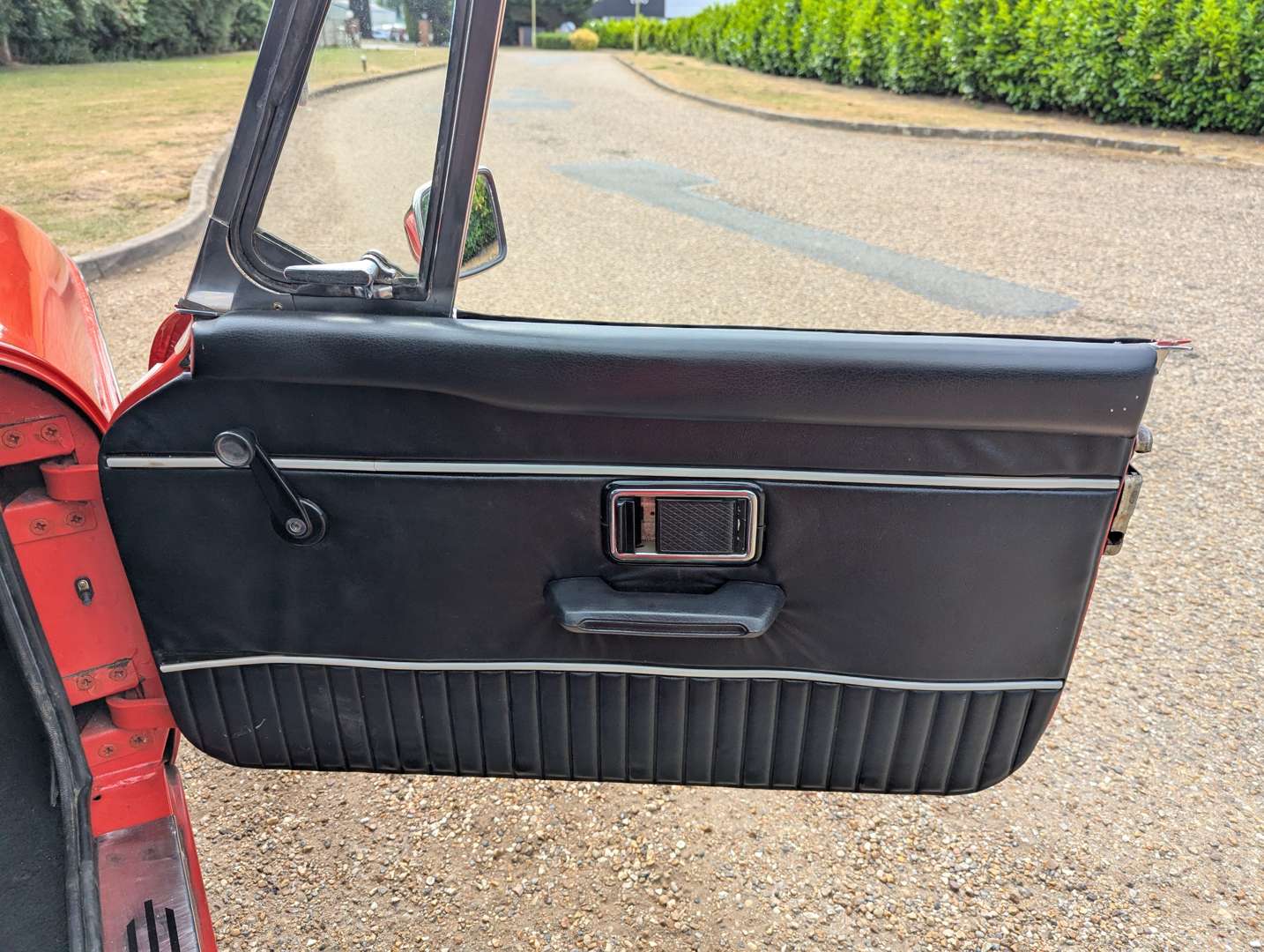 <p>1970 MG B ROADSTER</p>