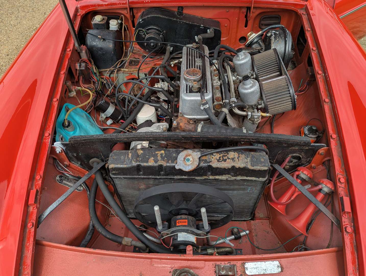 <p>1970 MG B ROADSTER</p>