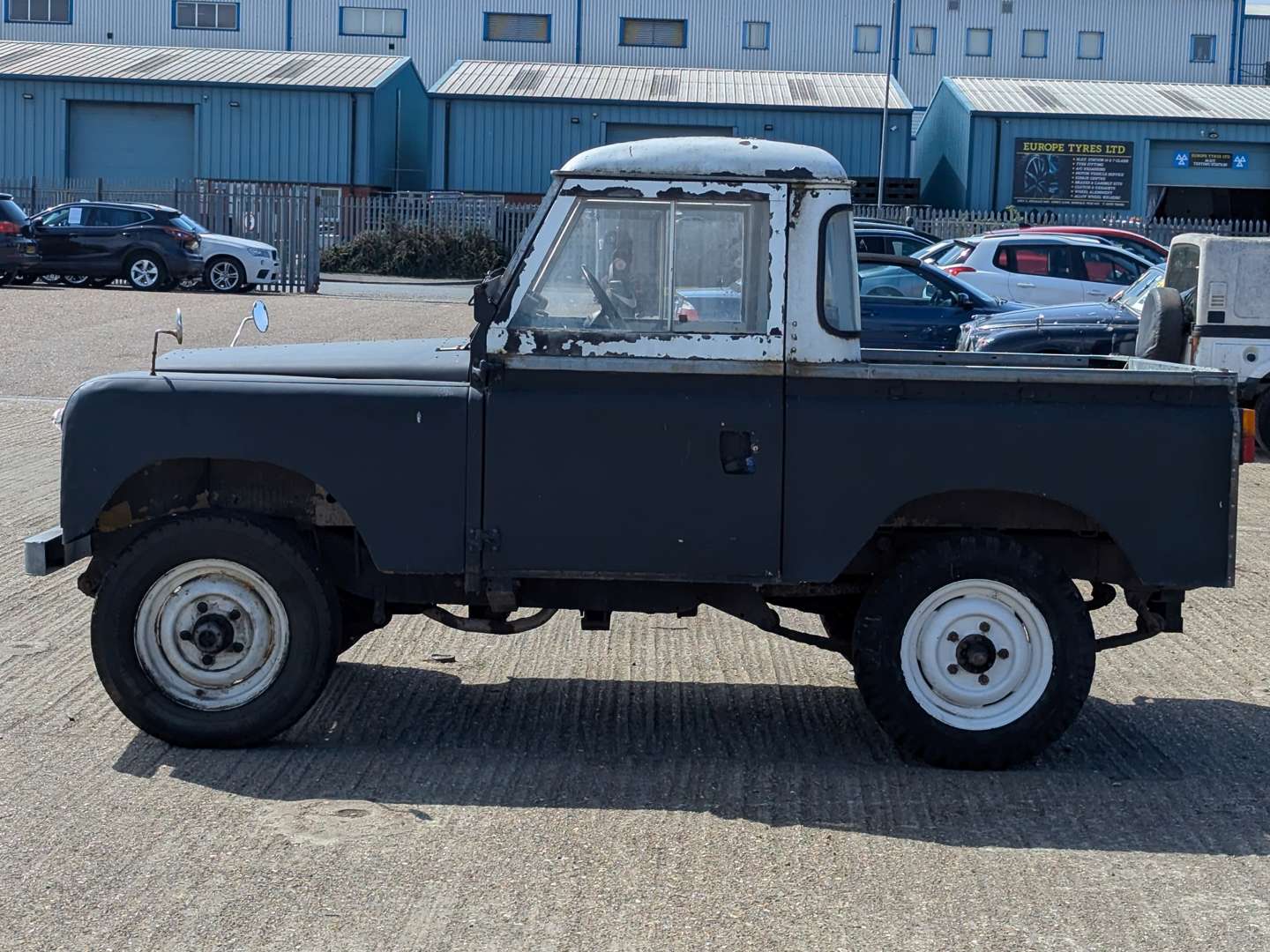 <p>1966 LAND ROVER SERIES IIA SWB</p>