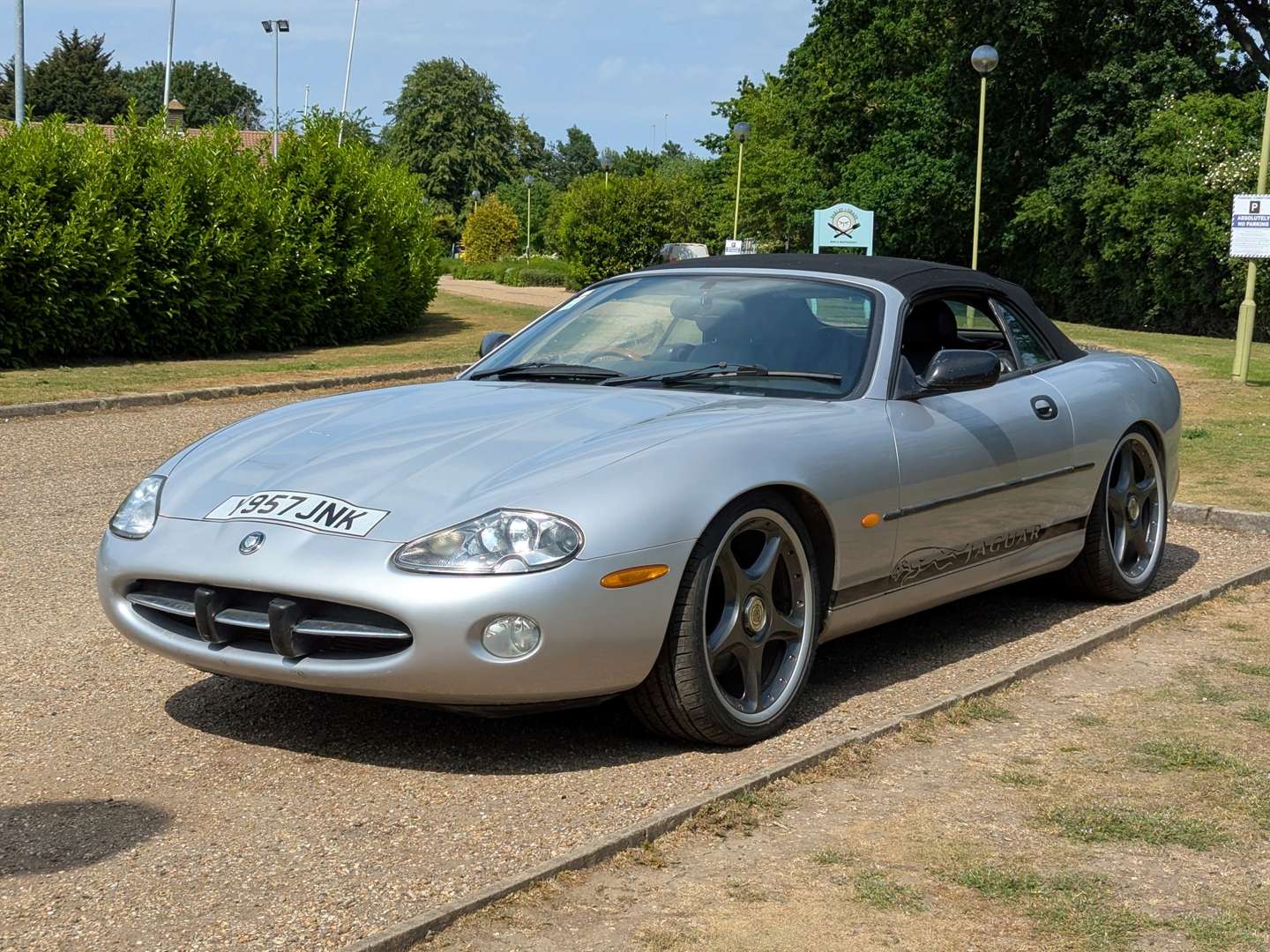 <p>2001 JAGUAR XK8 4.0 CONVERTIBLE</p>