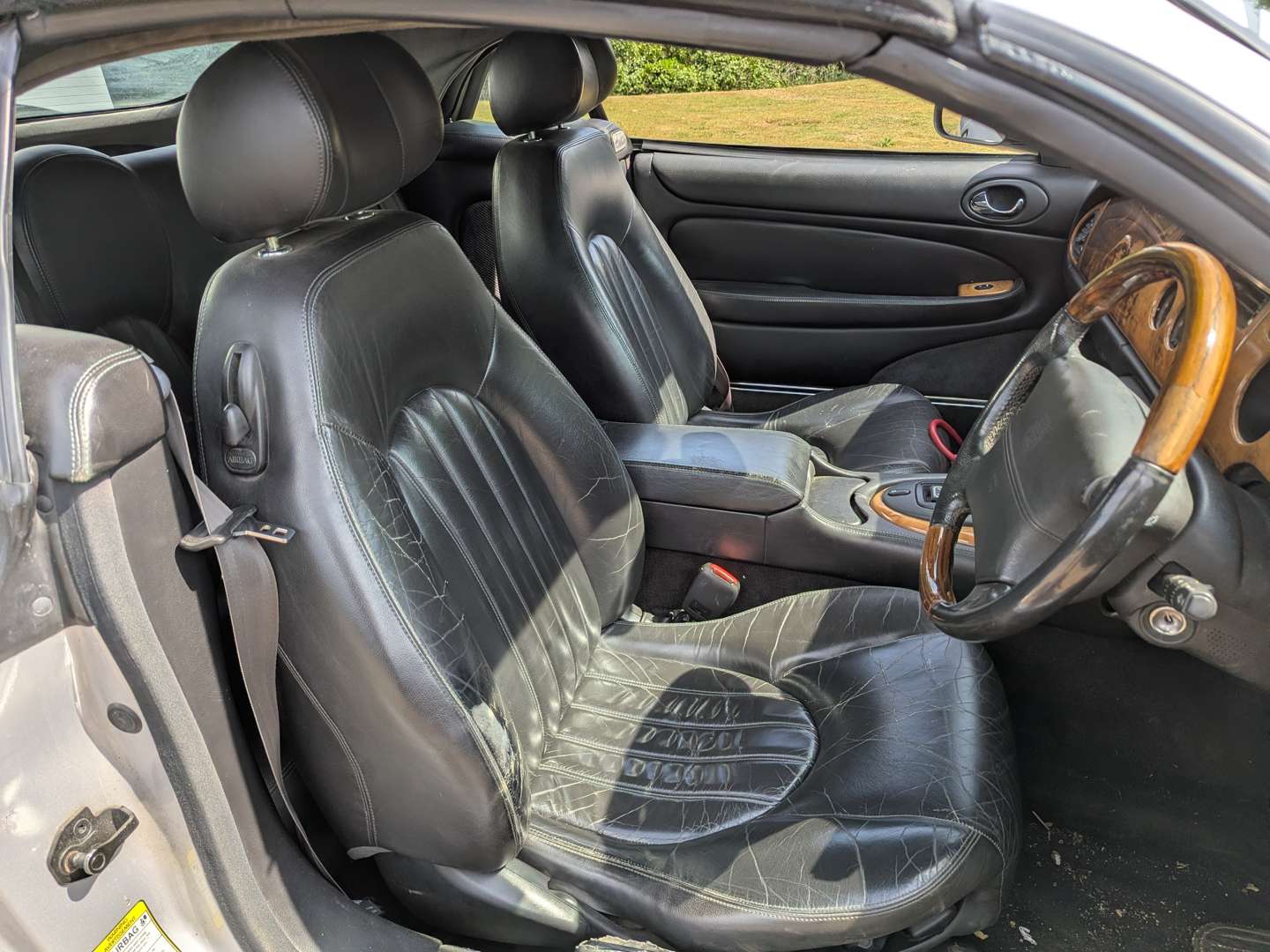 <p>2001 JAGUAR XK8 4.0 CONVERTIBLE</p>