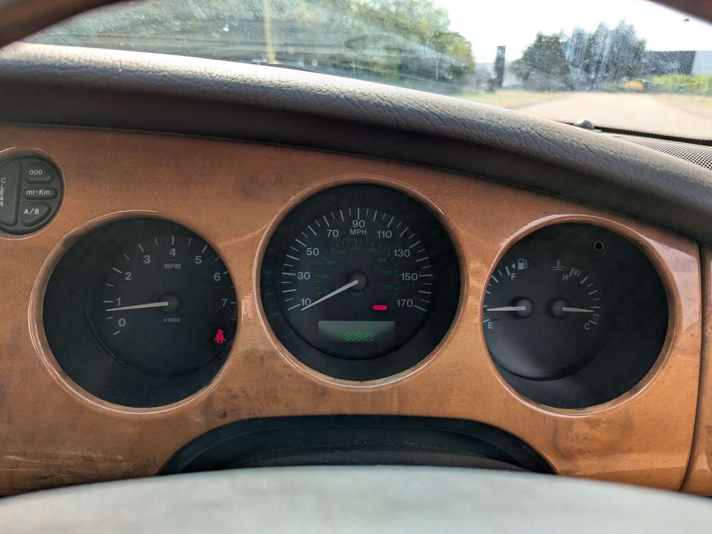 <p>2001 JAGUAR XK8 4.0 CONVERTIBLE</p>