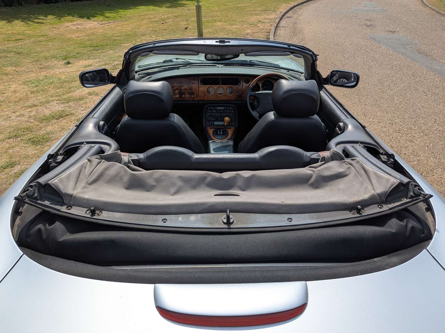 <p>2001 JAGUAR XK8 4.0 CONVERTIBLE</p>