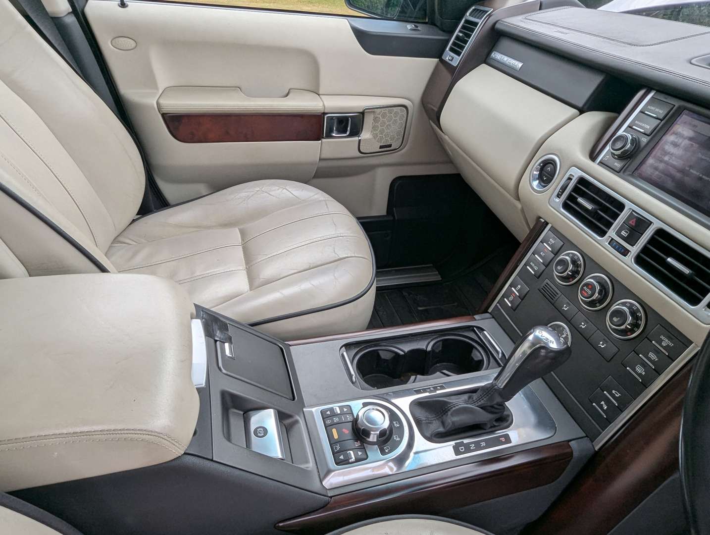 <p>2010 RANGE ROVER VOGUE TDV8 AUTO</p>