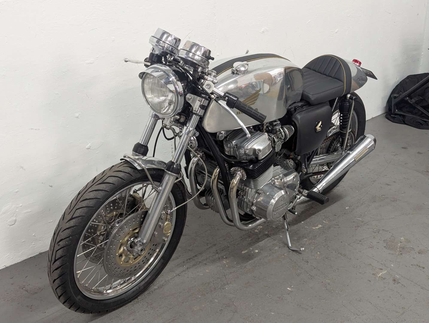 <p>1971 HONDA CB750 CAFE RACER</p>
