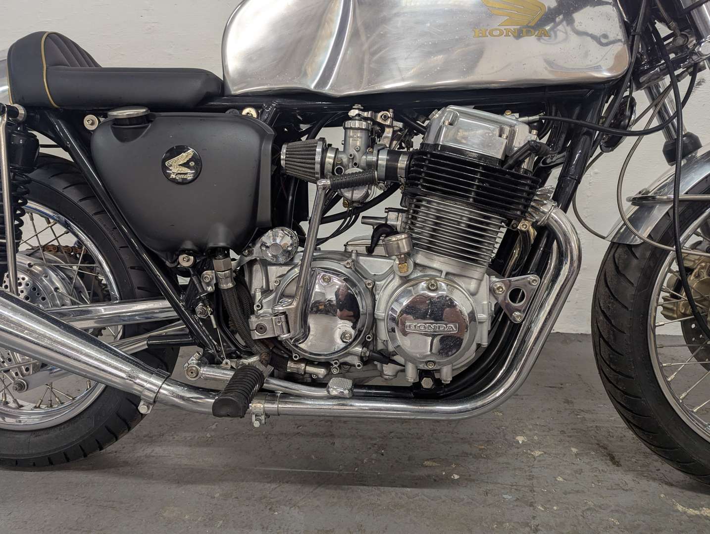 <p>1971 HONDA CB750 CAFE RACER</p>