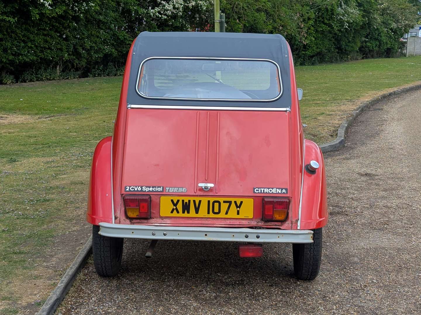 <p>1983 CITROEN 2CV6 SPECIAL</p>