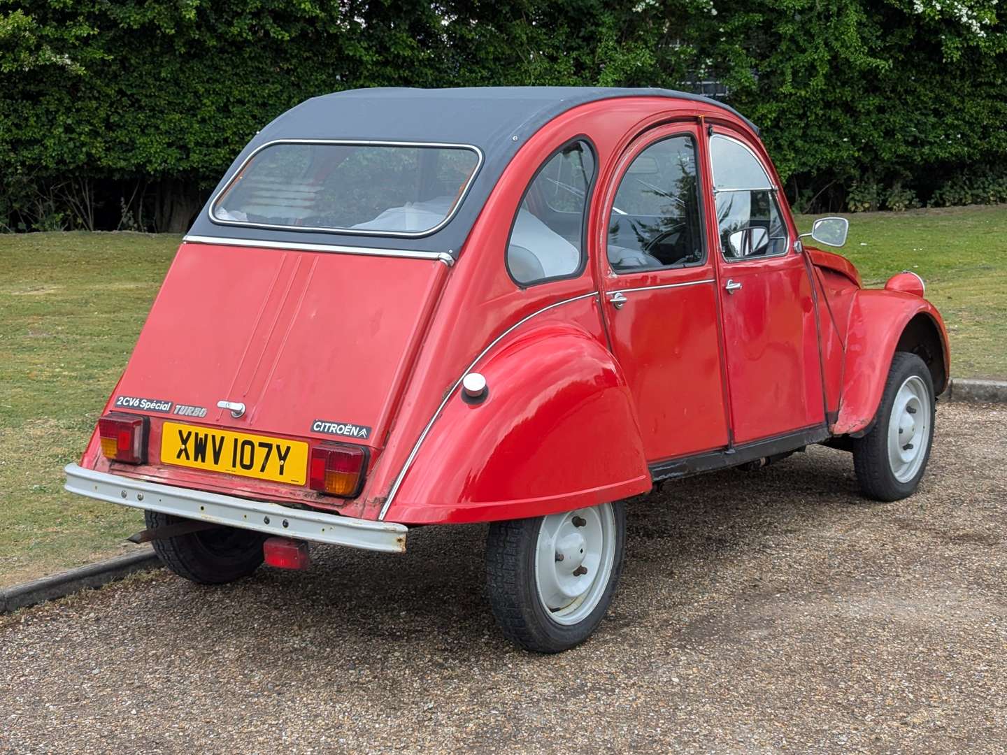 <p>1983 CITROEN 2CV6 SPECIAL</p>