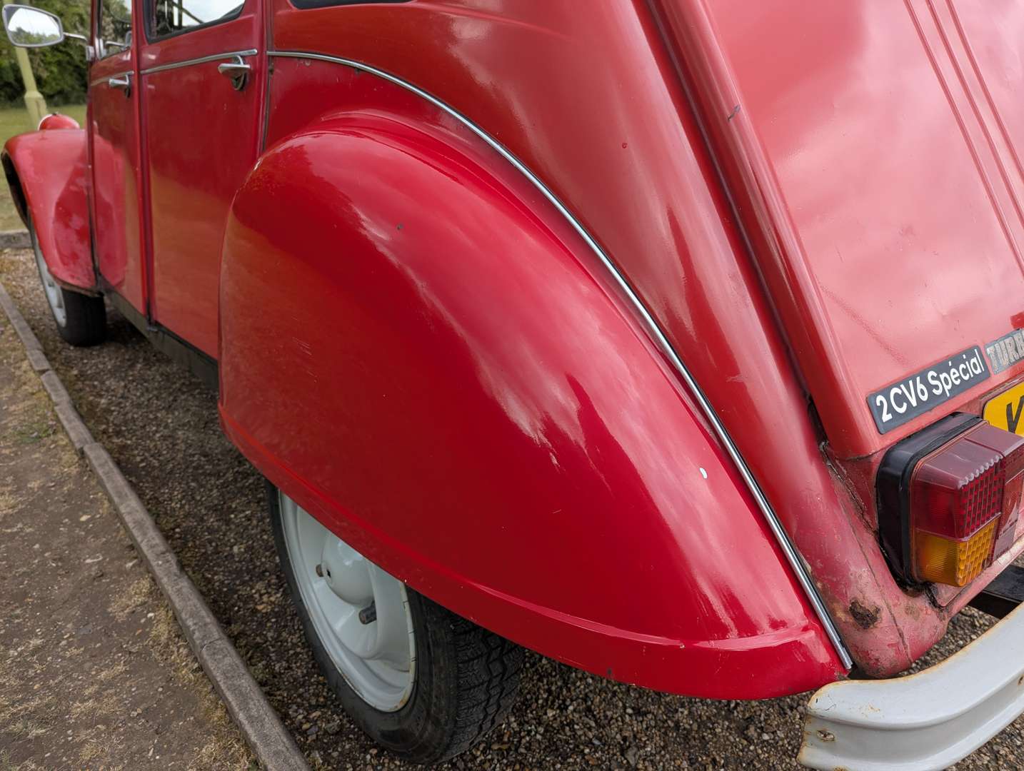 <p>1983 CITROEN 2CV6 SPECIAL</p>