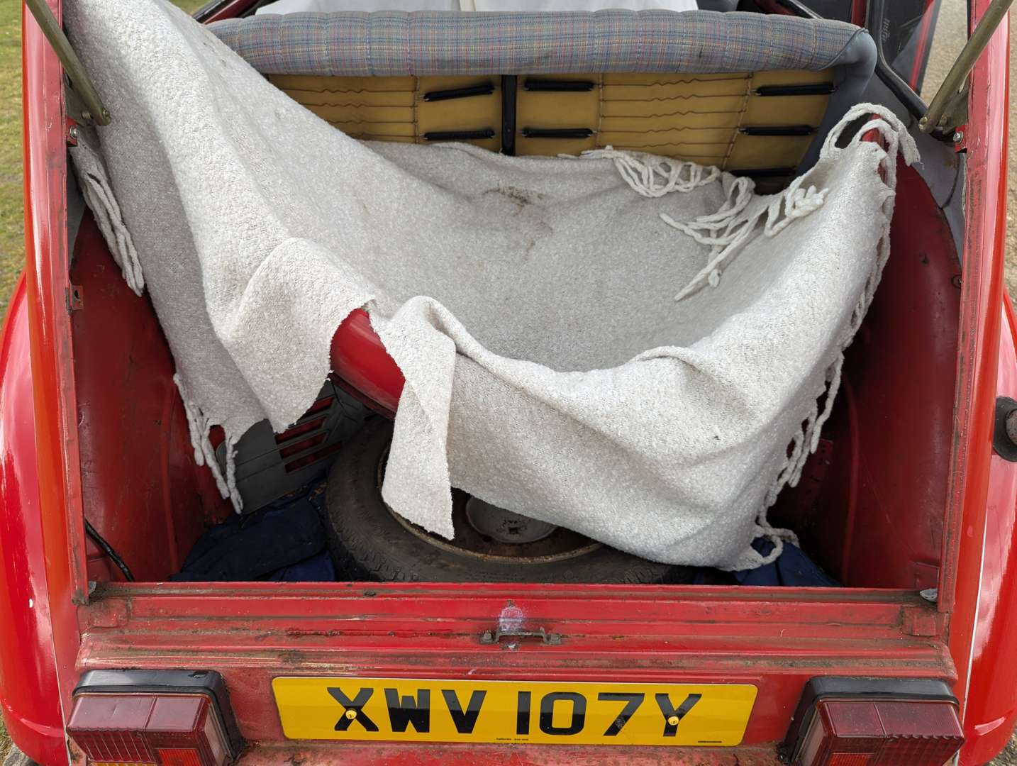 <p>1983 CITROEN 2CV6 SPECIAL</p>