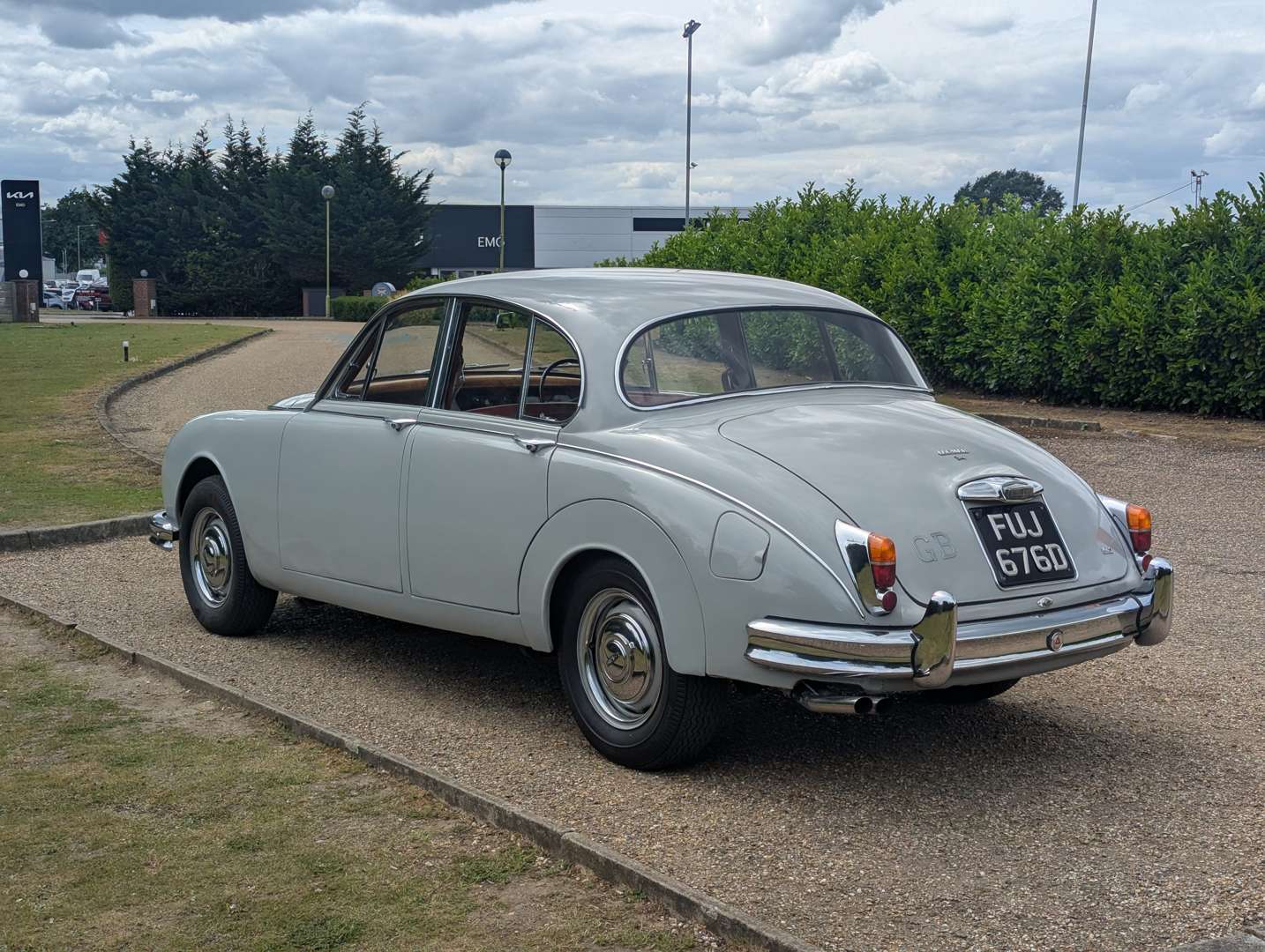 <p>1966 JAGUAR 3.4 MKII</p>