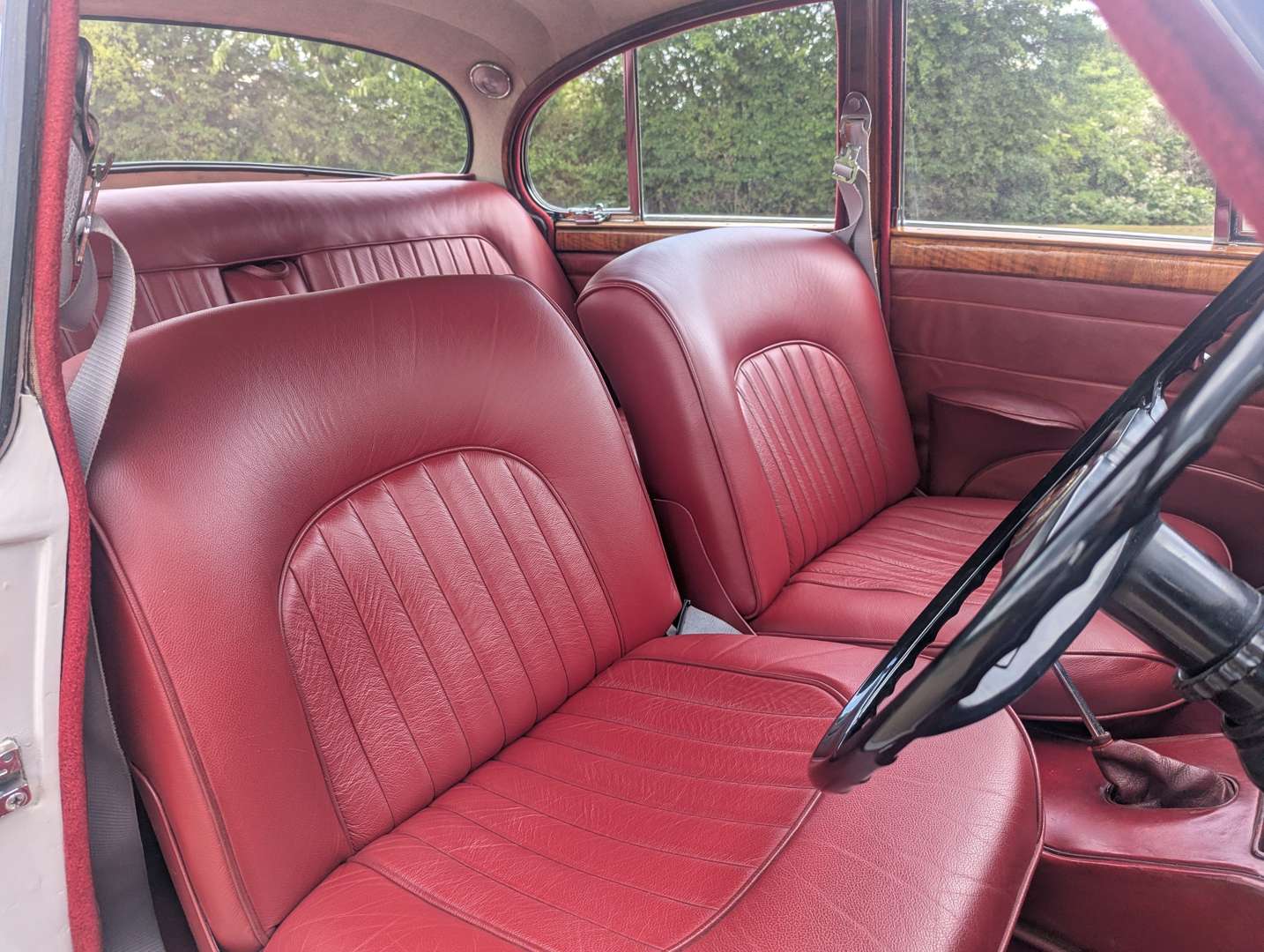 <p>1966 JAGUAR 3.4 MKII</p>