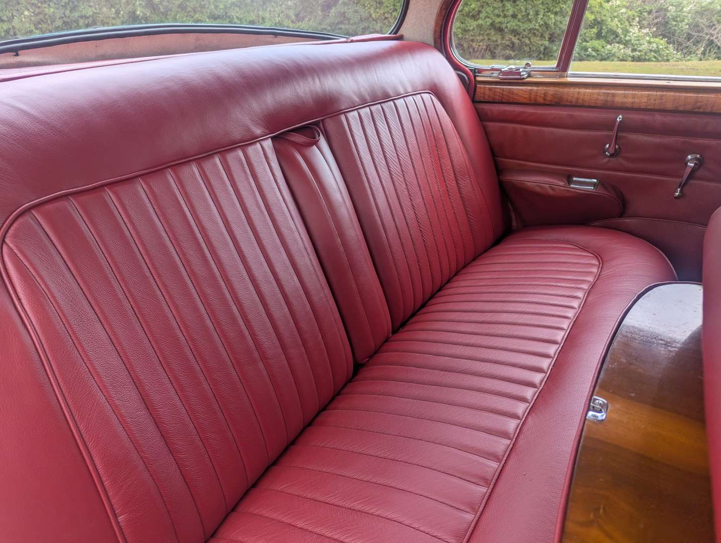 <p>1966 JAGUAR 3.4 MKII</p>